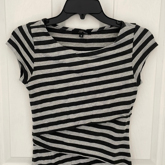 B’Leev Gray Striped Tiered Layered Cap Sleeve Top - Picture 2 of 4